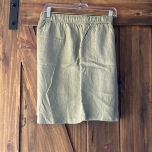NWT Tahari soft green 100% Linen Shorts